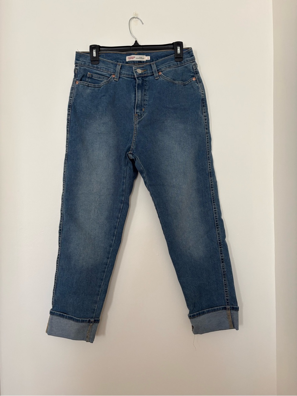 Levi's vintage Mid Rise Boyfriend Jeans in Medium Blue Wash Size 6